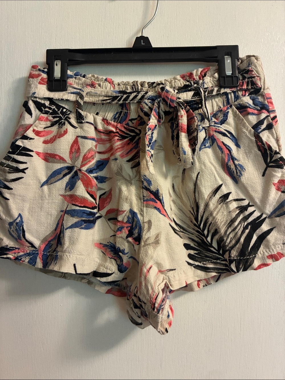 Casual Cream Tropical Tie-Waist Bermuda Shorts
